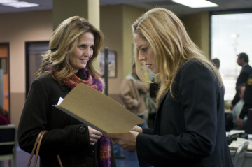 Still of Mary McCormack and Holly Maples in In Plain Sight (2008)
