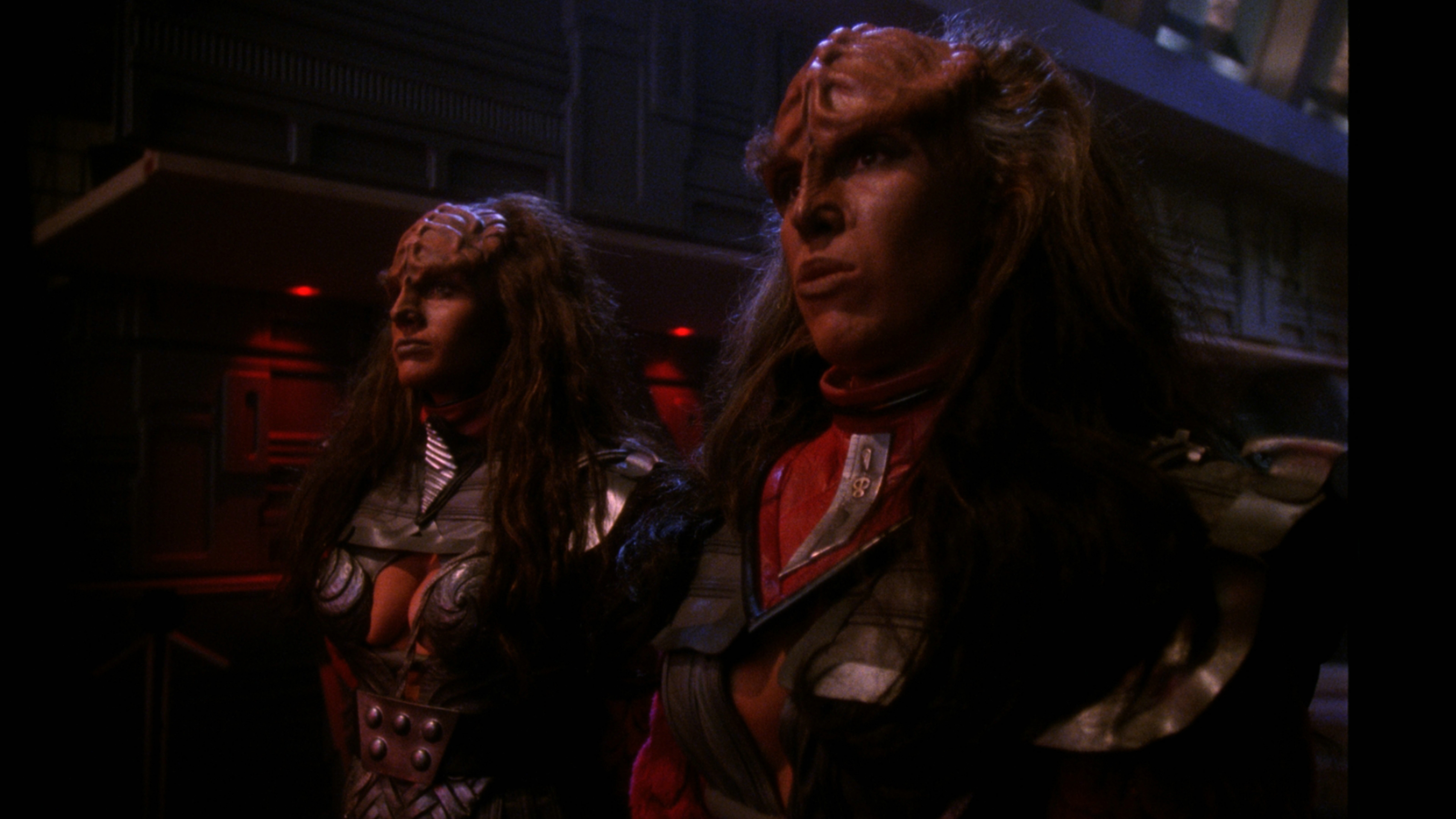 Still of Barbara March and Gwynyth Walsh in Star Trek: The Next Generation (1987)