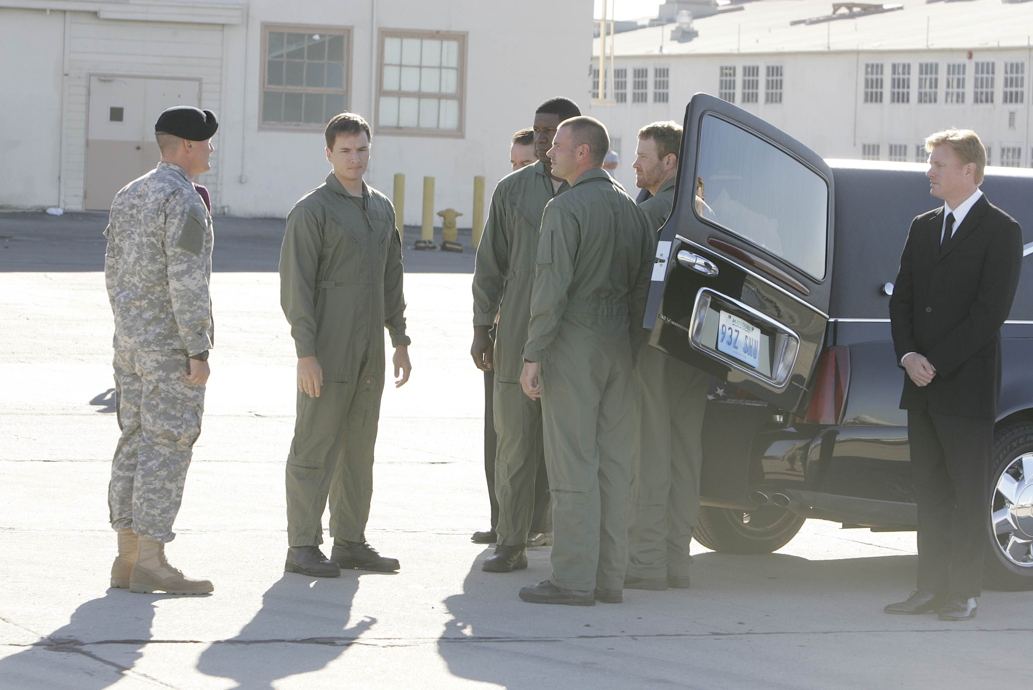 Still of Scott Foley, Max Martini and Dennis Haysbert in The Unit