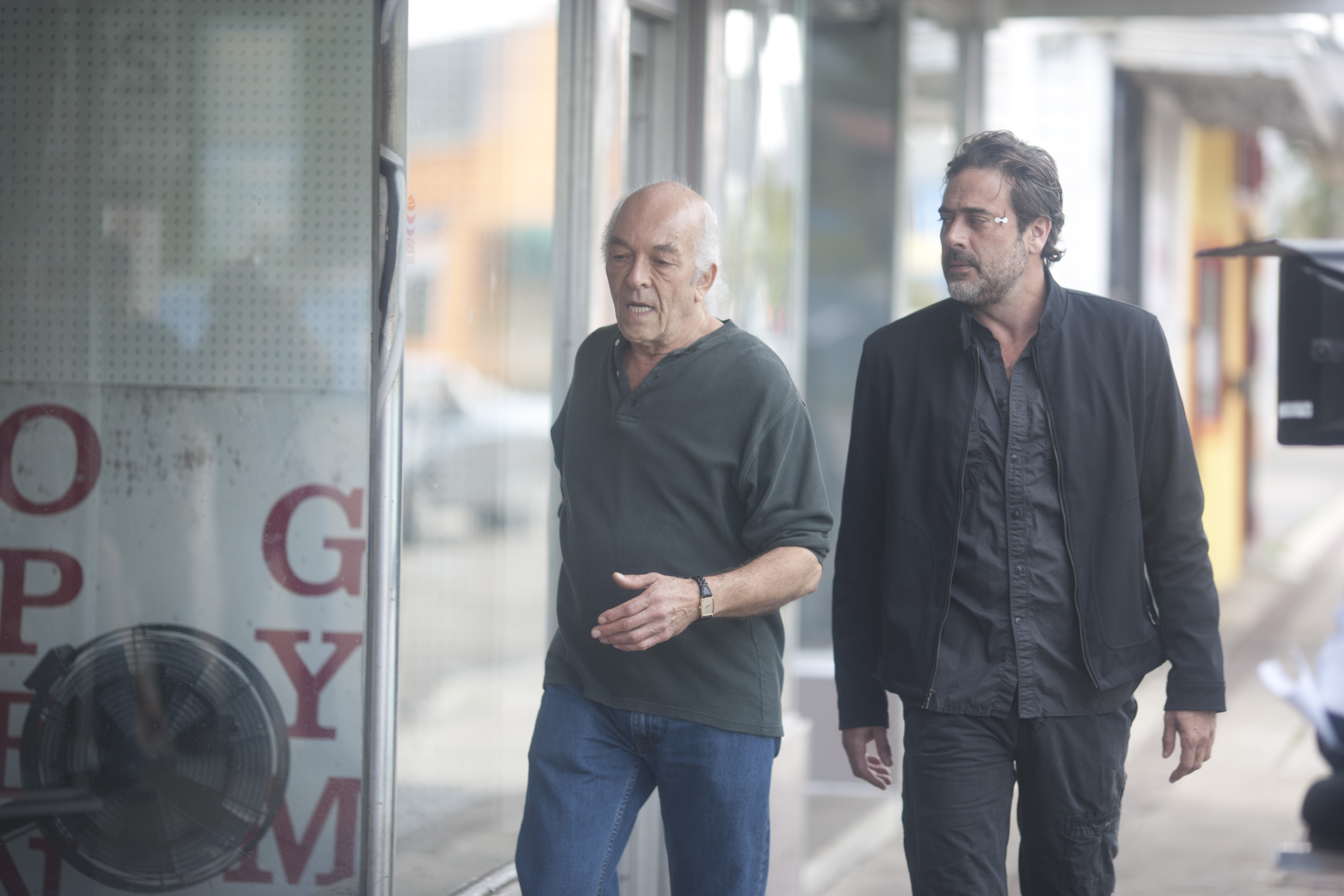 Still of Mark Margolis and Jeffrey Dean Morgan in The Courier (2012)