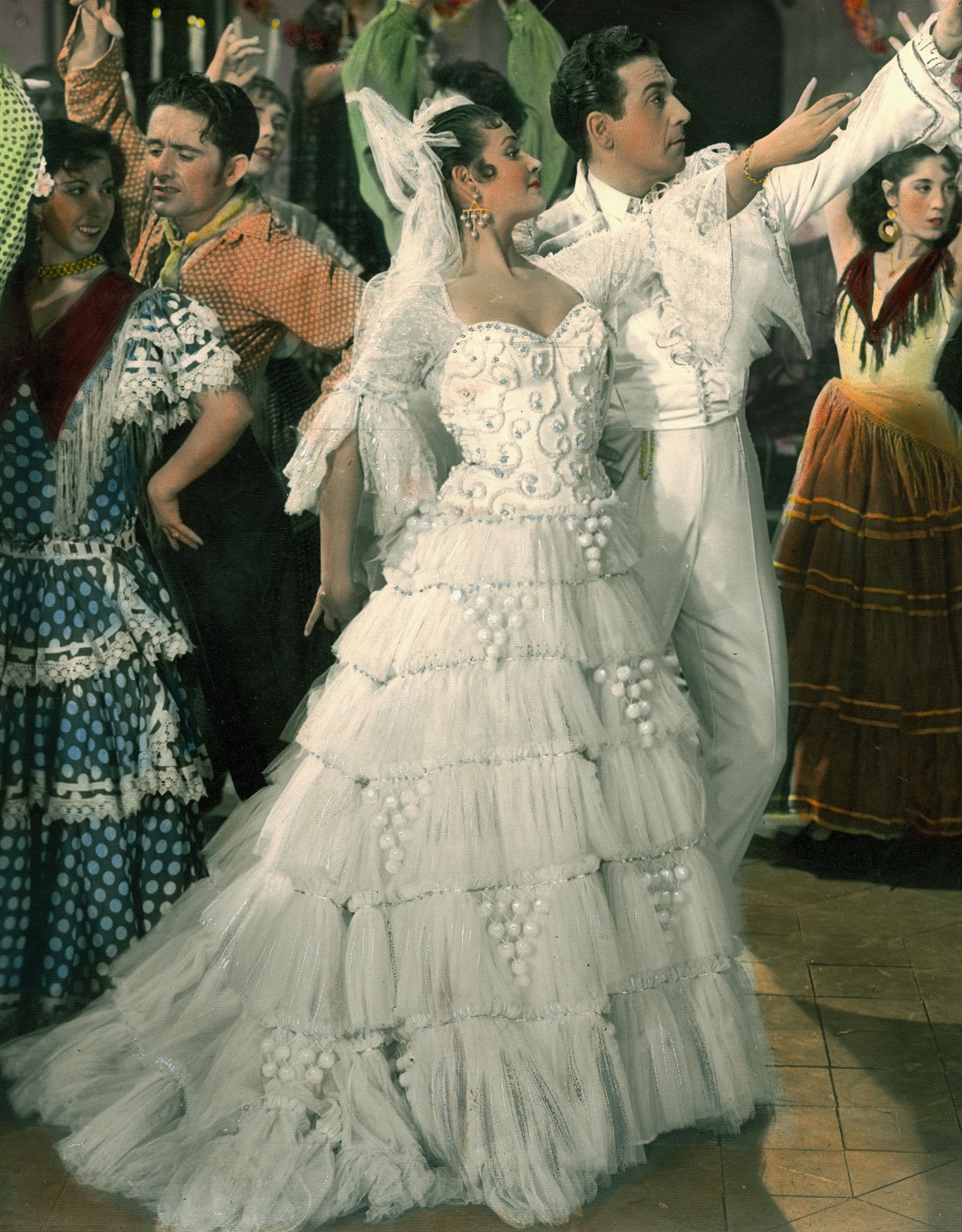 Still of Luis Mariano and Carmen Sevilla in La belle de Cadix (1953)