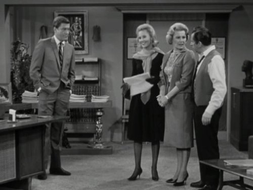 Still of Dick Van Dyke, Morey Amsterdam, Jane Dulo and Rose Marie in The Dick Van Dyke Show (1961)