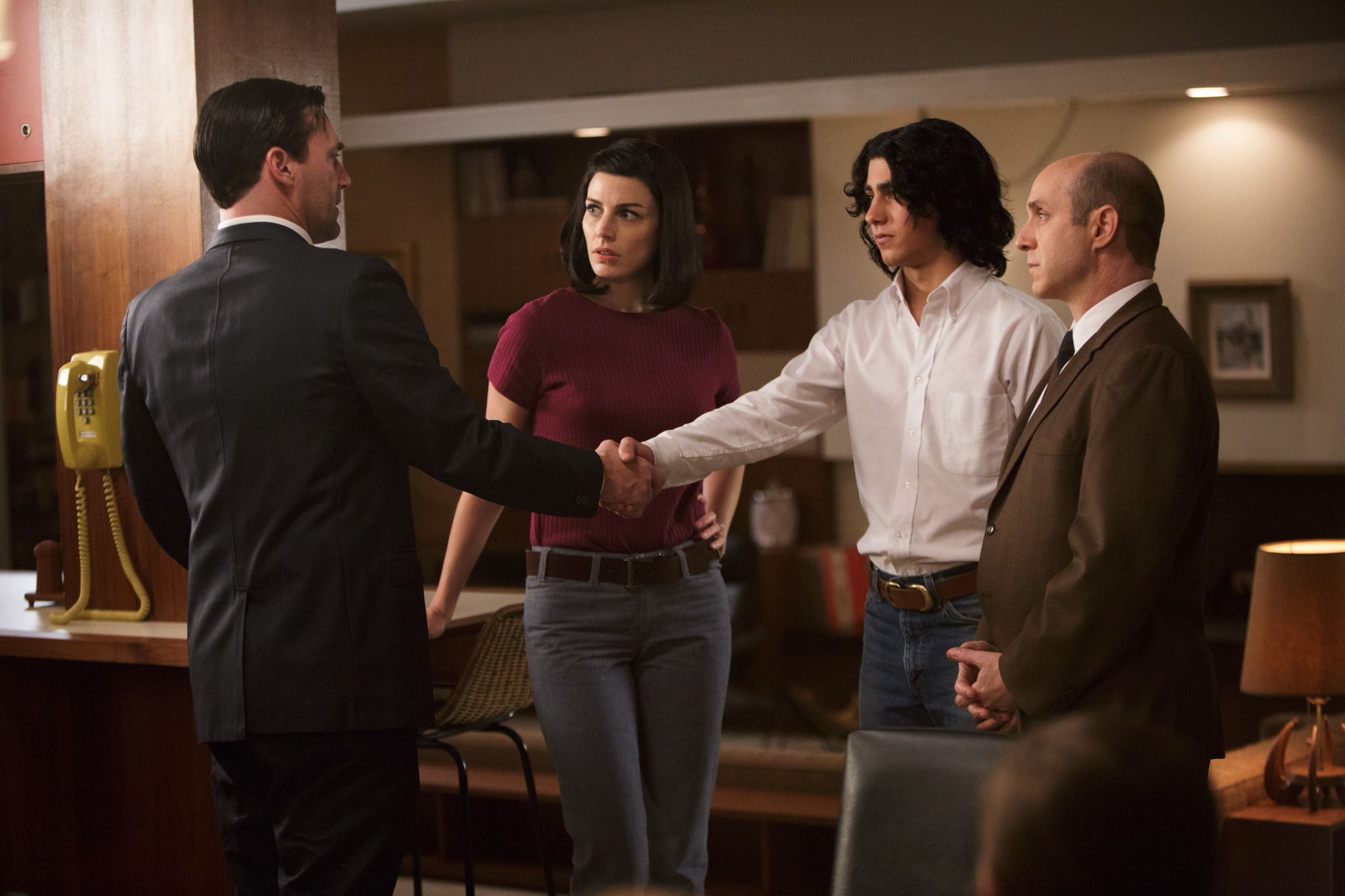 Still of Jon Hamm, Brian Markinson, Jessica Paré, Mitchell Rosen, Arnold Rosen and Hudson Thames in MAD MEN. Reklamos vilkai (2007)