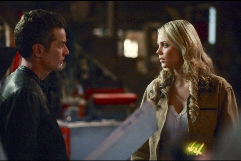 Still of James Marsters and Laura Vandervoort in Smallville (2001)