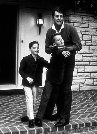 Dean Martin with his sons, Dino and Ricci, 1961.