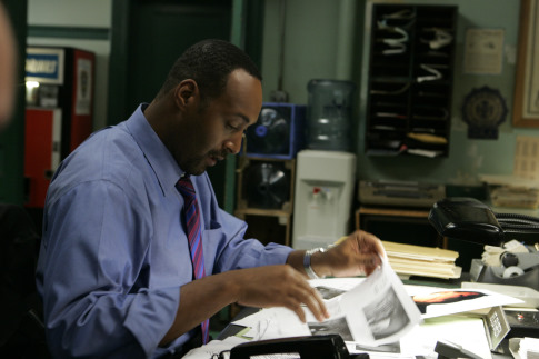 Still of Jesse L. Martin in Istatymas ir tvarka (1990)