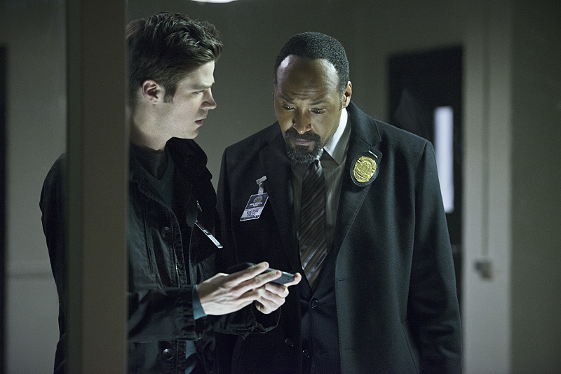 Still of Jesse L. Martin and Grant Gustin in The Flash (2014)
