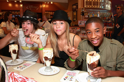 Justin Martin, Matt Prokop and Jemma McKenzie-Brown at event of High School Musical 3: Senior Year (2008)