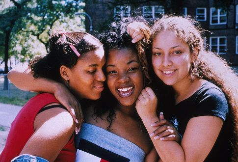Melissa Martinez, Anna Simpson and Kerry Washington in Our Song (2000)