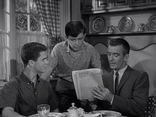 Still of Hugh Beaumont, Tony Dow and Jerry Mathers in Leave It to Beaver (1957)