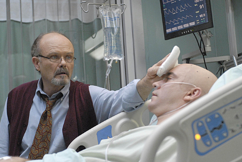 Still of Kurtwood Smith and Dave Matthews in Hausas (2004)