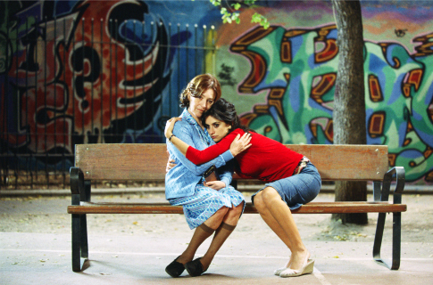 Still of Penélope Cruz and Carmen Maura in Volver (2006)