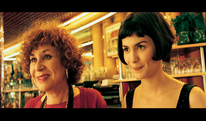 Still of Claire Maurier and Audrey Tautou in Amelija is Monmartro (2001)