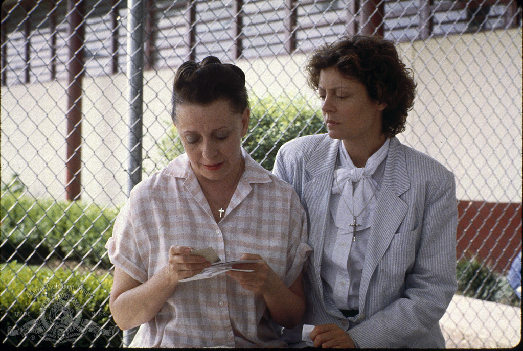 Still of Susan Sarandon and Roberta Maxwell in Dead Man Walking (1995)