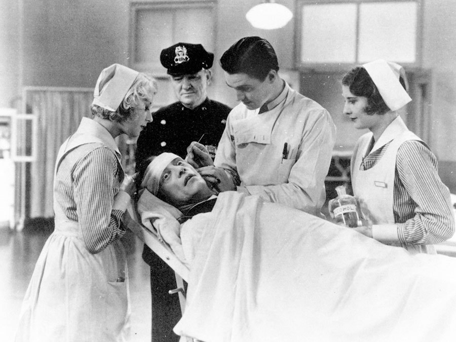 Still of Joan Blondell, Barbara Stanwyck, Jim Farley and Betty May in Night Nurse (1931)