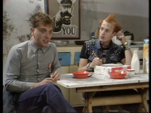 Still of Adrian Edmondson and Rik Mayall in The Young Ones (1982)