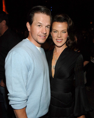 Mark Wahlberg and Debi Mazar at event of Entourage (2004)