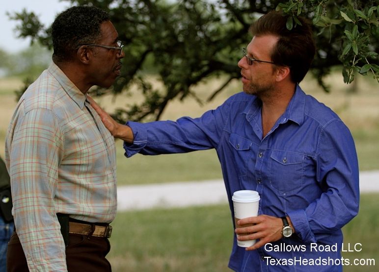 Ernie Hudson and Bill McAdams Jr discuss a scene.