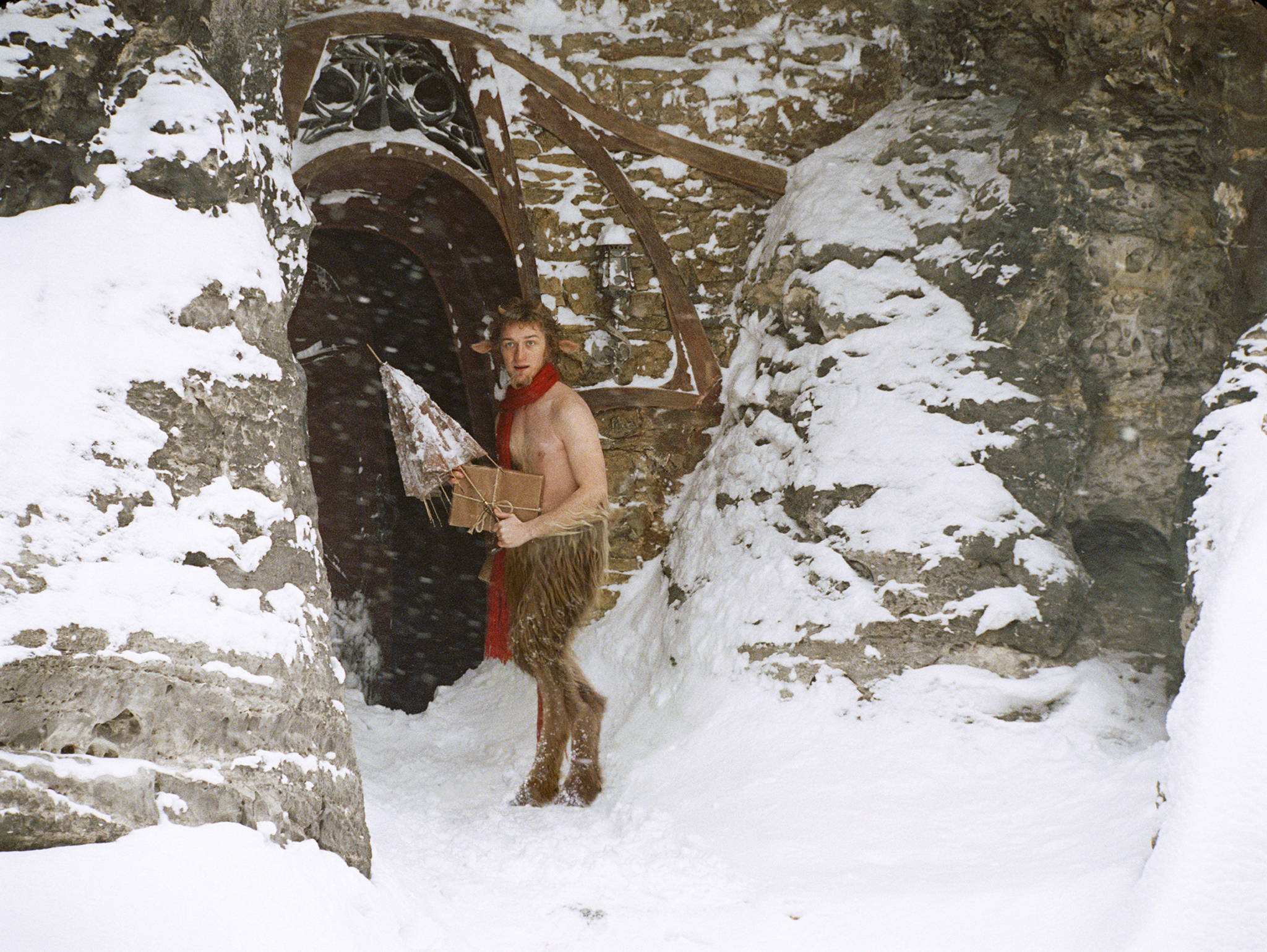 Still of James McAvoy in Narnijos kronikos: liutas, burtininke ir drabuziu spinta (2005)