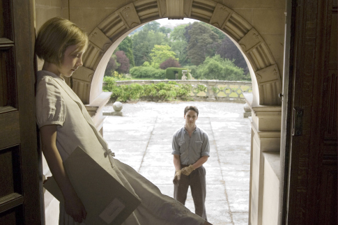 Still of James McAvoy and Saoirse Ronan in Atonement (2007)