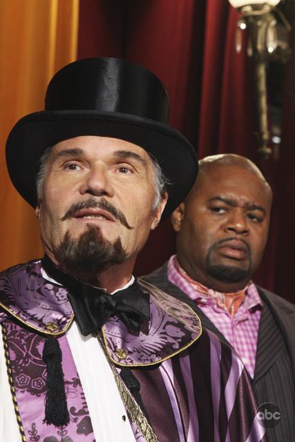 Still of Chi McBride and Fred Willard in Pushing Daisies (2007)