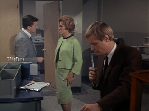 Still of Eve Arden, Robert Vaughn and David McCallum in The Man from U.N.C.L.E. (1964)