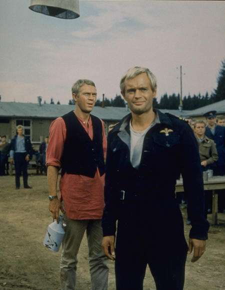 Still of Steve McQueen and David McCallum in The Great Escape (1963)