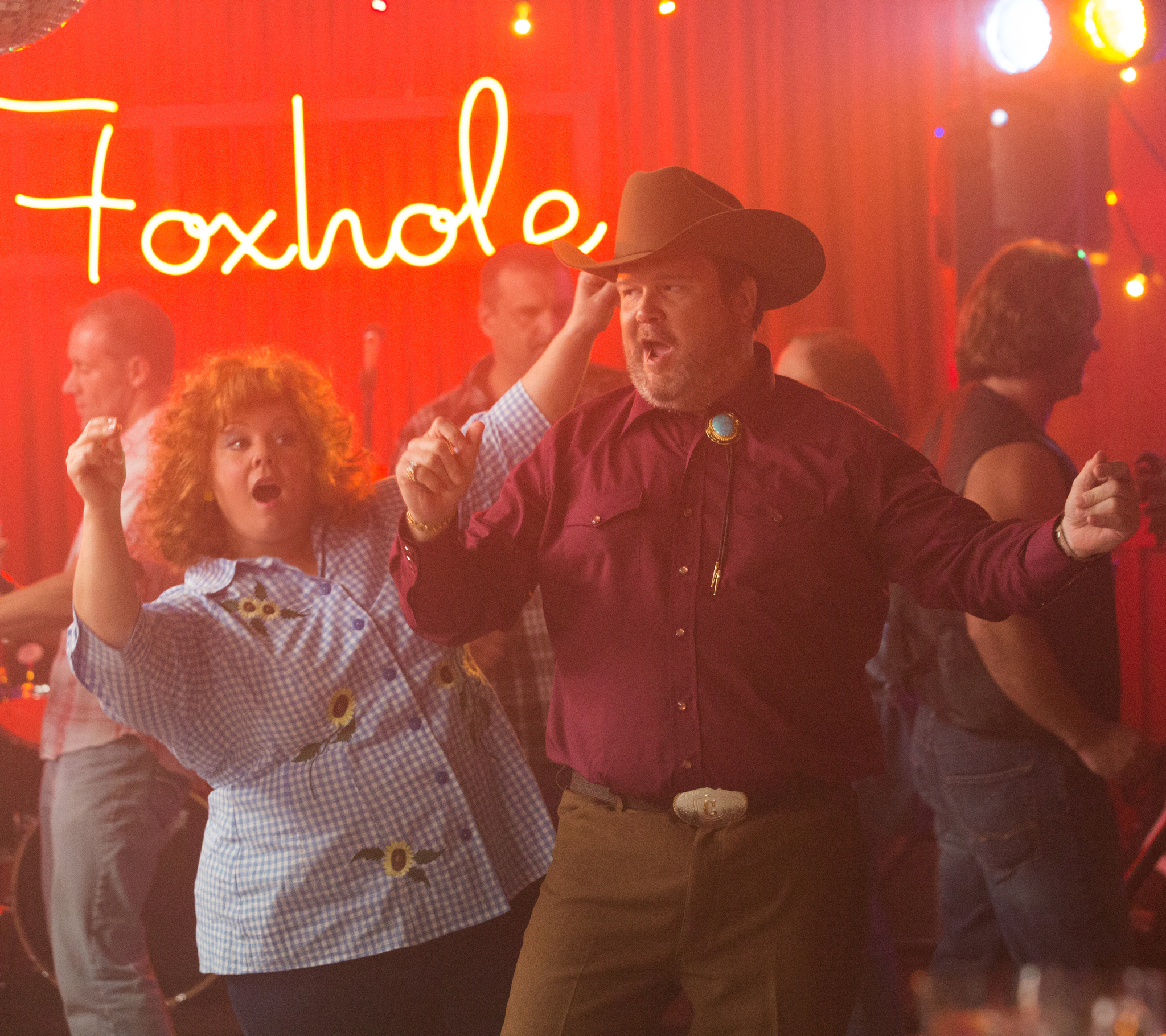 Still of Melissa McCarthy and Eric Stonestreet in Tapatybes vagile (2013)