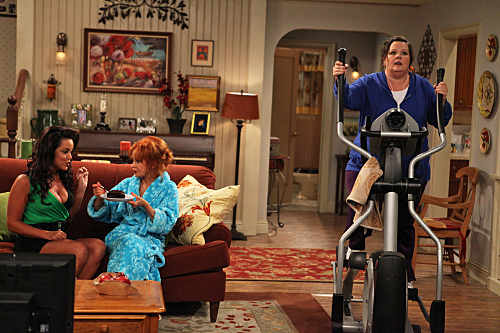 Still of Melissa McCarthy, Billy Gardell and Katy Mixon in Mike & Molly (2010)