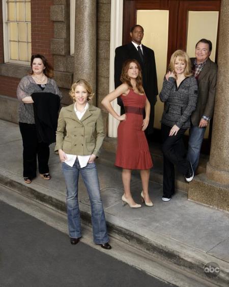 Still of Christina Applegate, Jean Smart, Barry Watson, Kevin Dunn, Jennifer Esposito, Melissa McCarthy and Tim Russ in Samantha Who? (2007)