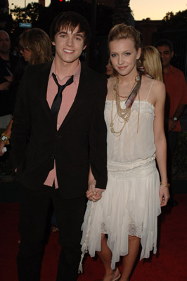 Jesse McCartney and Katie Cassidy at event of 2005 American Music Awards (2005)