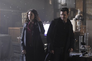 Still of Eddie McClintock and Joanne Kelly in Warehouse 13 (2009)