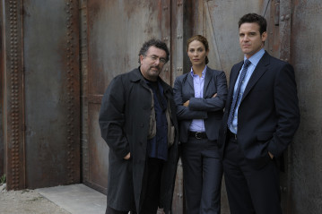 Still of Saul Rubinek, Eddie McClintock and Joanne Kelly in Warehouse 13 (2009)