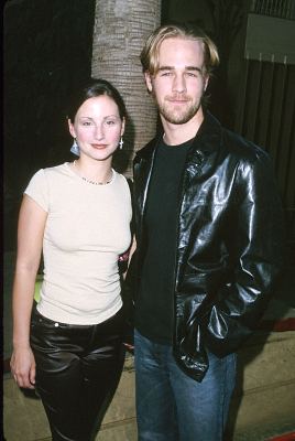 James Van Der Beek and Heather McComb at event of The Broken Hearts Club: A Romantic Comedy (2000)