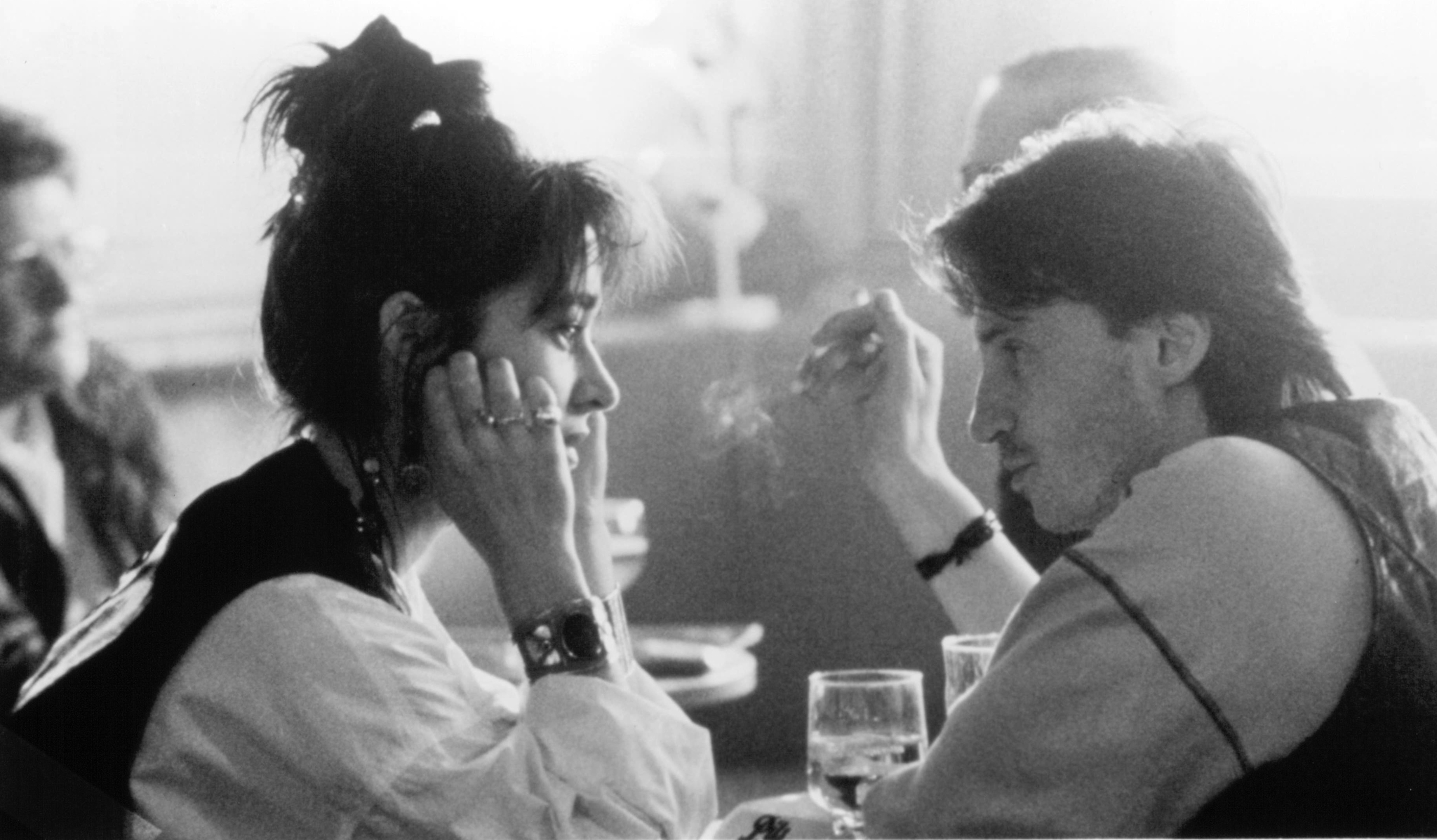 Still of Robert Carlyle and Emer McCourt in Riff-Raff (1991)
