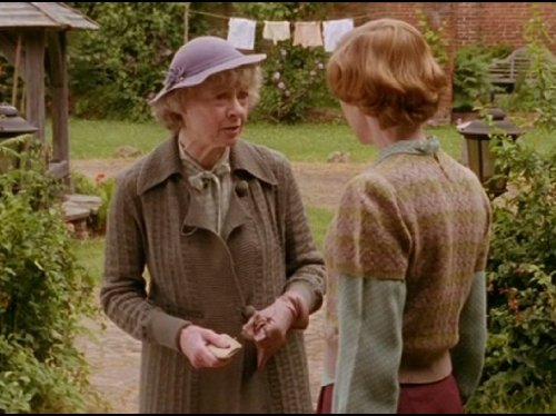 Still of Geraldine McEwan in Agatha Christie's Marple: A Murder Is Announced (2005)