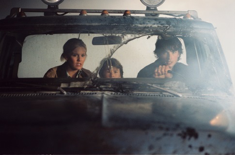 Still of Rob McEwan, Tom Welling, Maggie Grace and Cole Heppell in Rukas (2005)