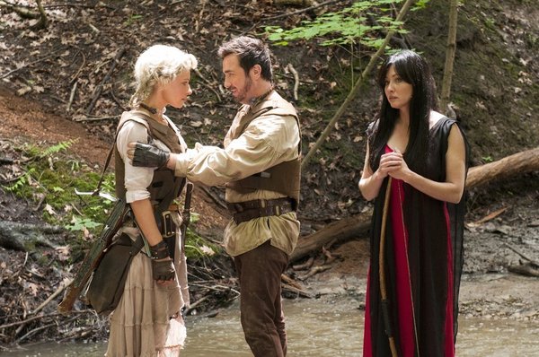 Still of Shannen Doherty, Paul McGillion and Emilie Ullerup in Witchslayer Gretl (2012)