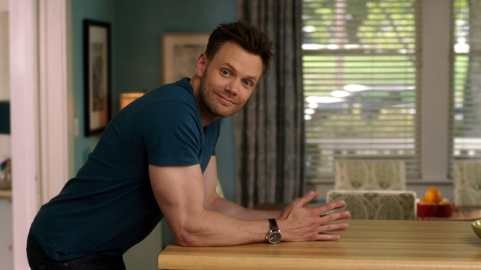 Still of Joel McHale in Kartu ne savo noru (2014)