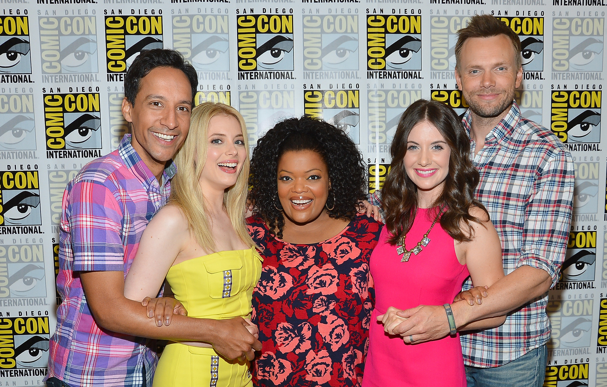 Joel McHale, Yvette Nicole Brown, Alison Brie, Gillian Jacobs and Danny Pudi at event of Community (2009)