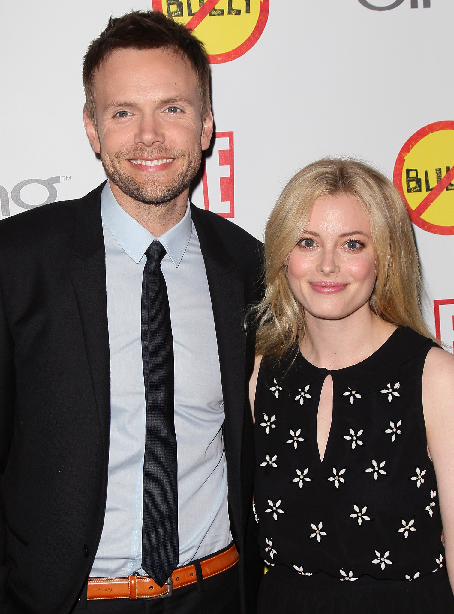 Joel McHale and Gillian Jacobs at event of Bully (2011)