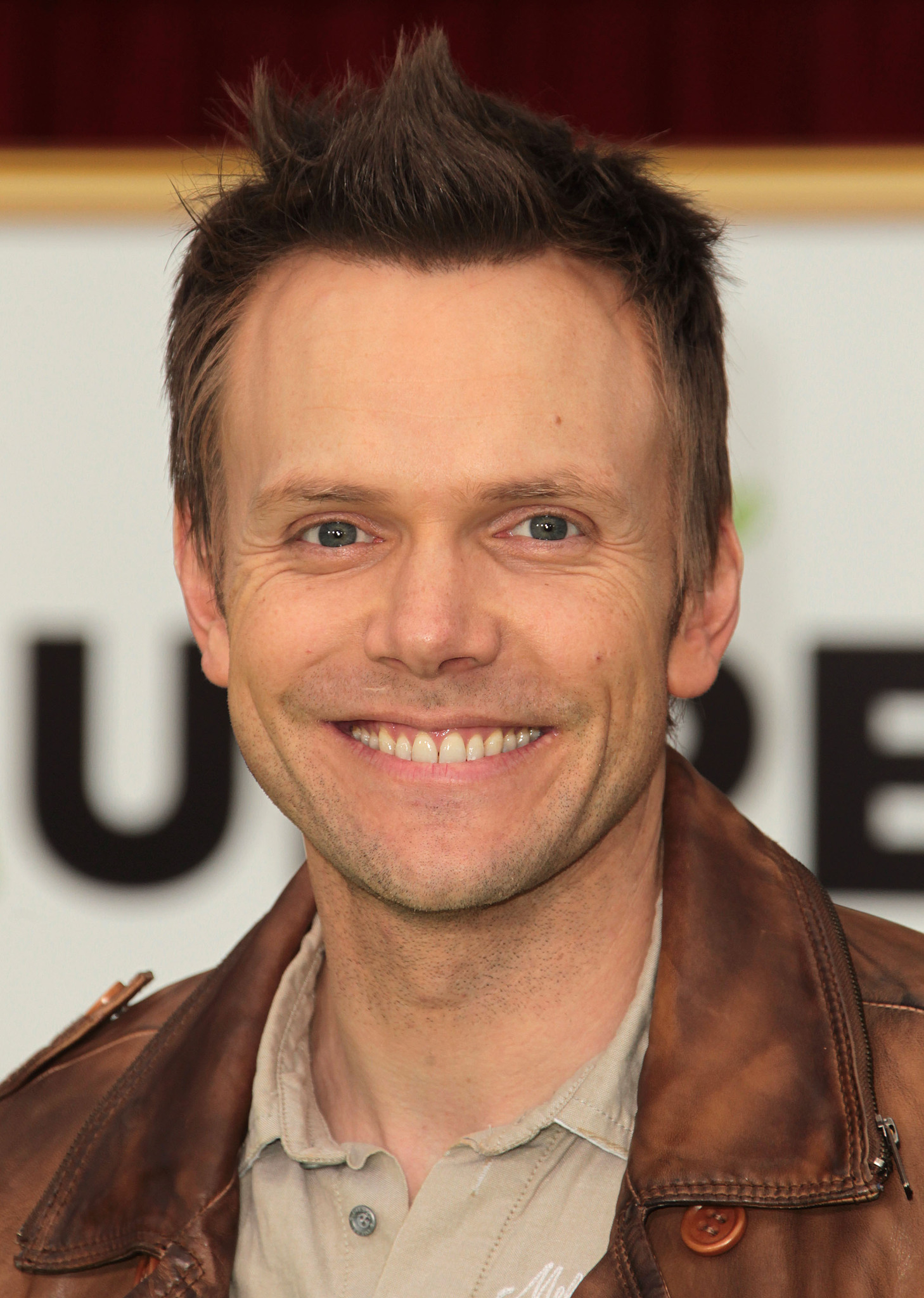 Joel McHale at event of Mapetai (2011)