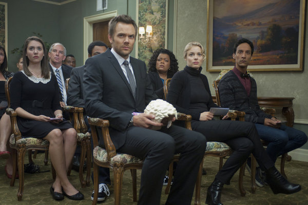 Still of Joel McHale, Yvette Nicole Brown, Alison Brie, Gillian Jacobs and Danny Pudi in Community (2009)