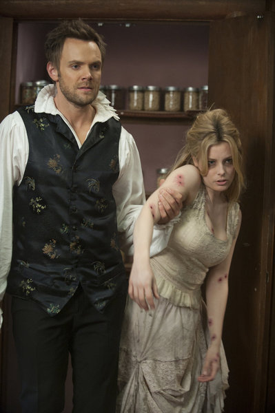 Still of Joel McHale and Gillian Jacobs in Community (2009)