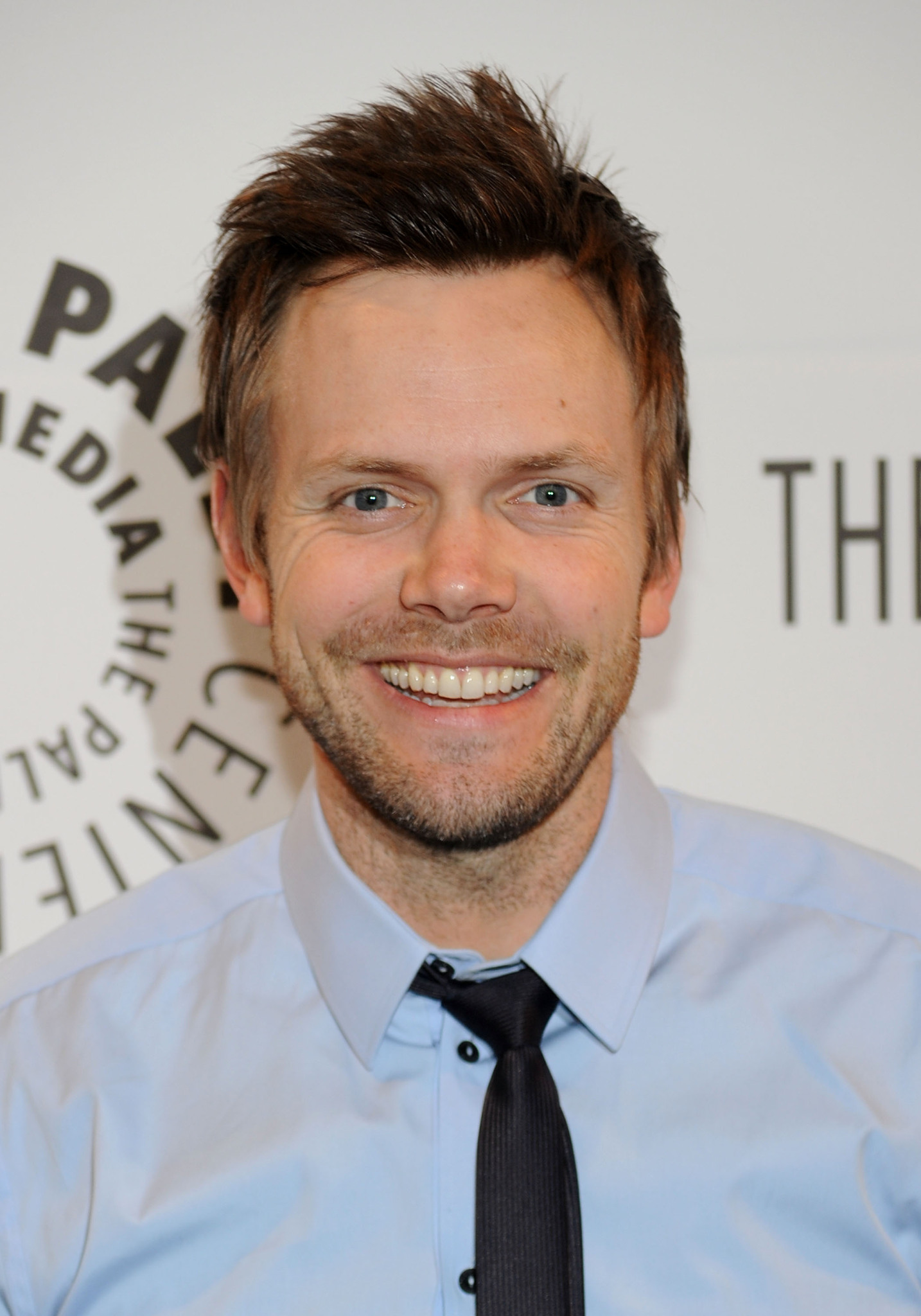 Joel McHale at event of Community (2009)