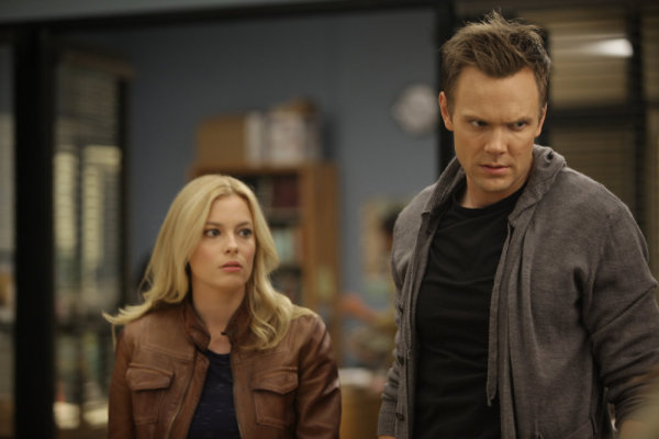 Still of Joel McHale and Gillian Jacobs in Community (2009)