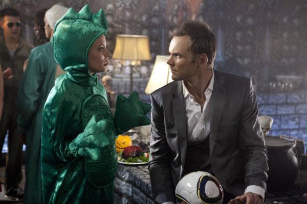 Still of Joel McHale and Gillian Jacobs in Community (2009)