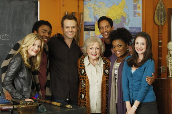 Still of Joel McHale, Betty White, Yvette Nicole Brown, Alison Brie, Gillian Jacobs, Danny Pudi and Donald Glover in Community (2009)