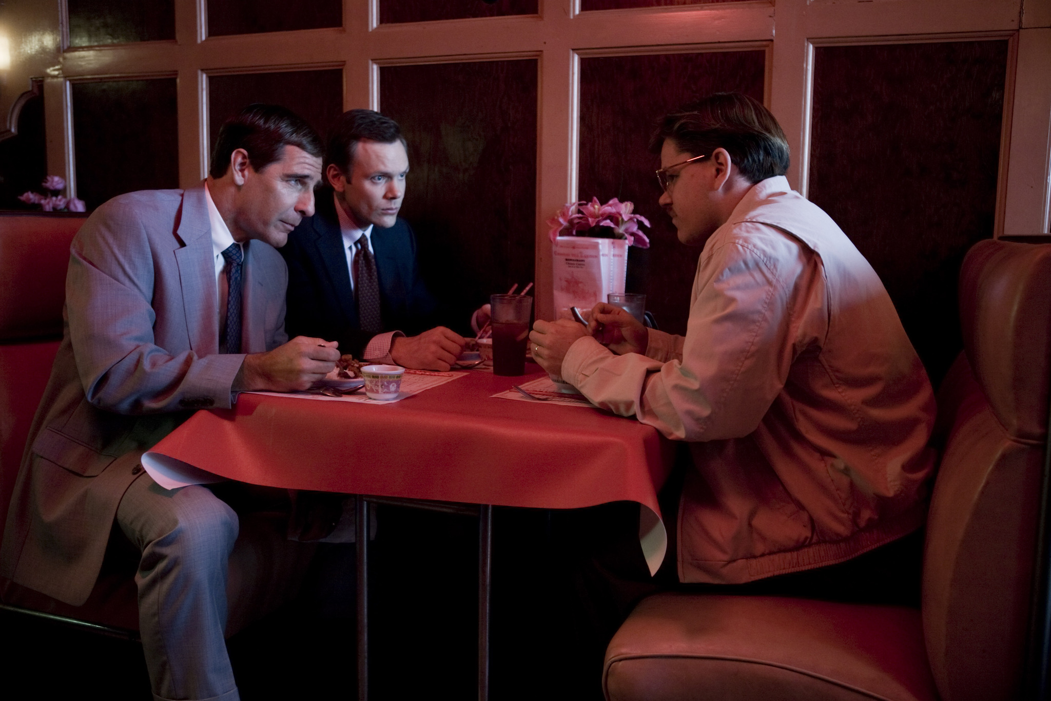 Still of Matt Damon, Scott Bakula and Joel McHale in Informatorius (2009)