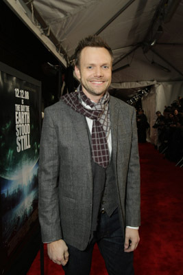 Joel McHale at event of The Day the Earth Stood Still (2008)